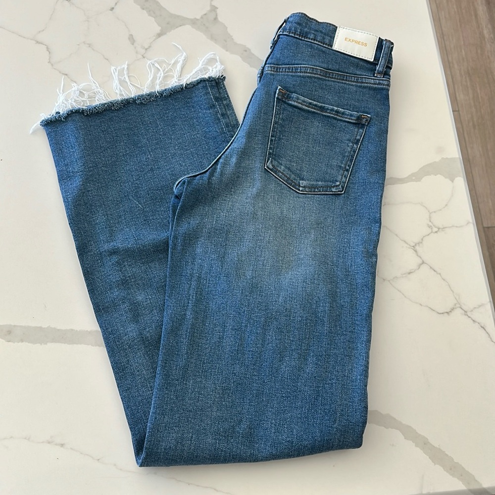 Express, high rise, wide leg size 2R. Worn once and were just too big